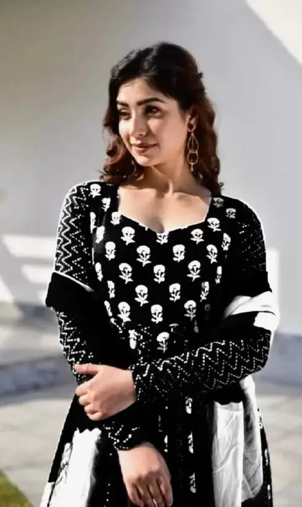 Black Gown With Dupatta-04