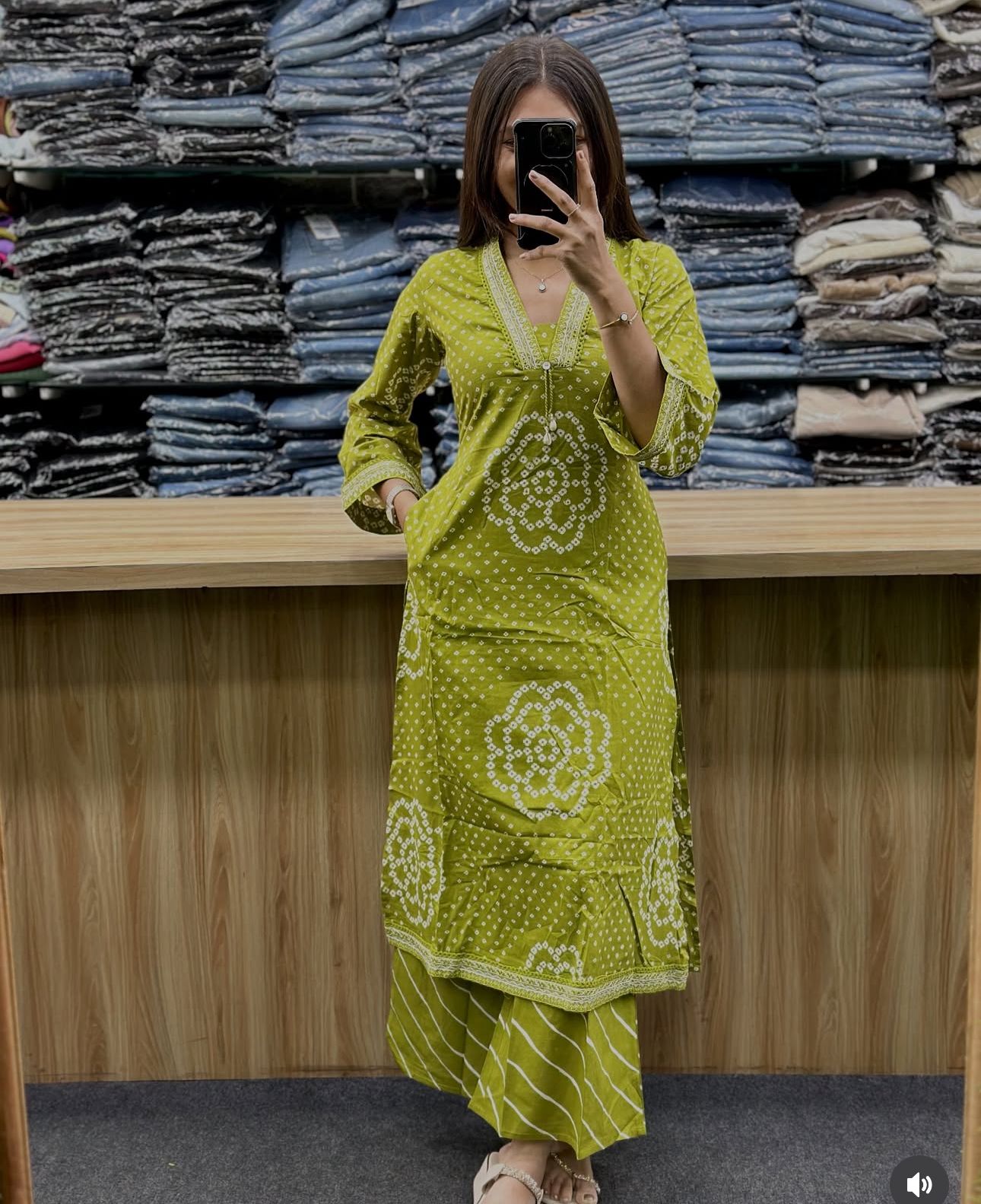 Green Embrodiery Kurta Set-002