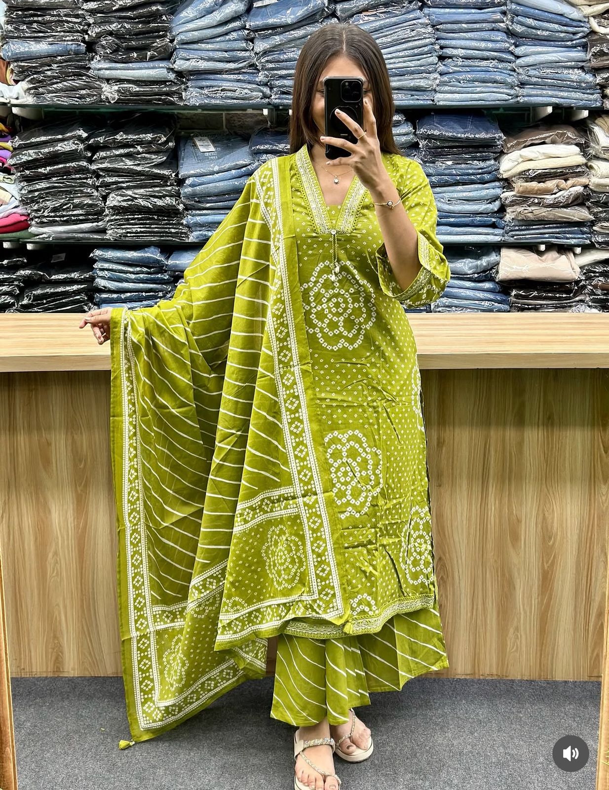 Green Embrodiery Kurta Set-03`