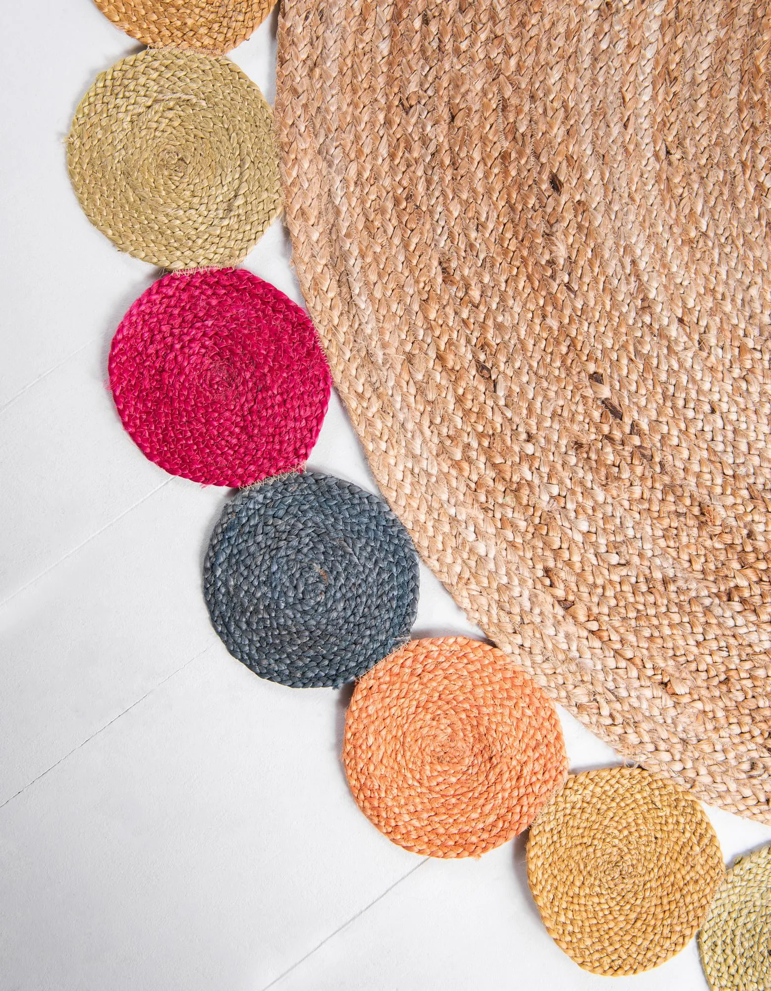 Natural Braided Jute Rug with Scalloped Colorful Border Natural Round Braided Jute Rug with Colorful Scalloped Border Farmhouse Floor Carpet