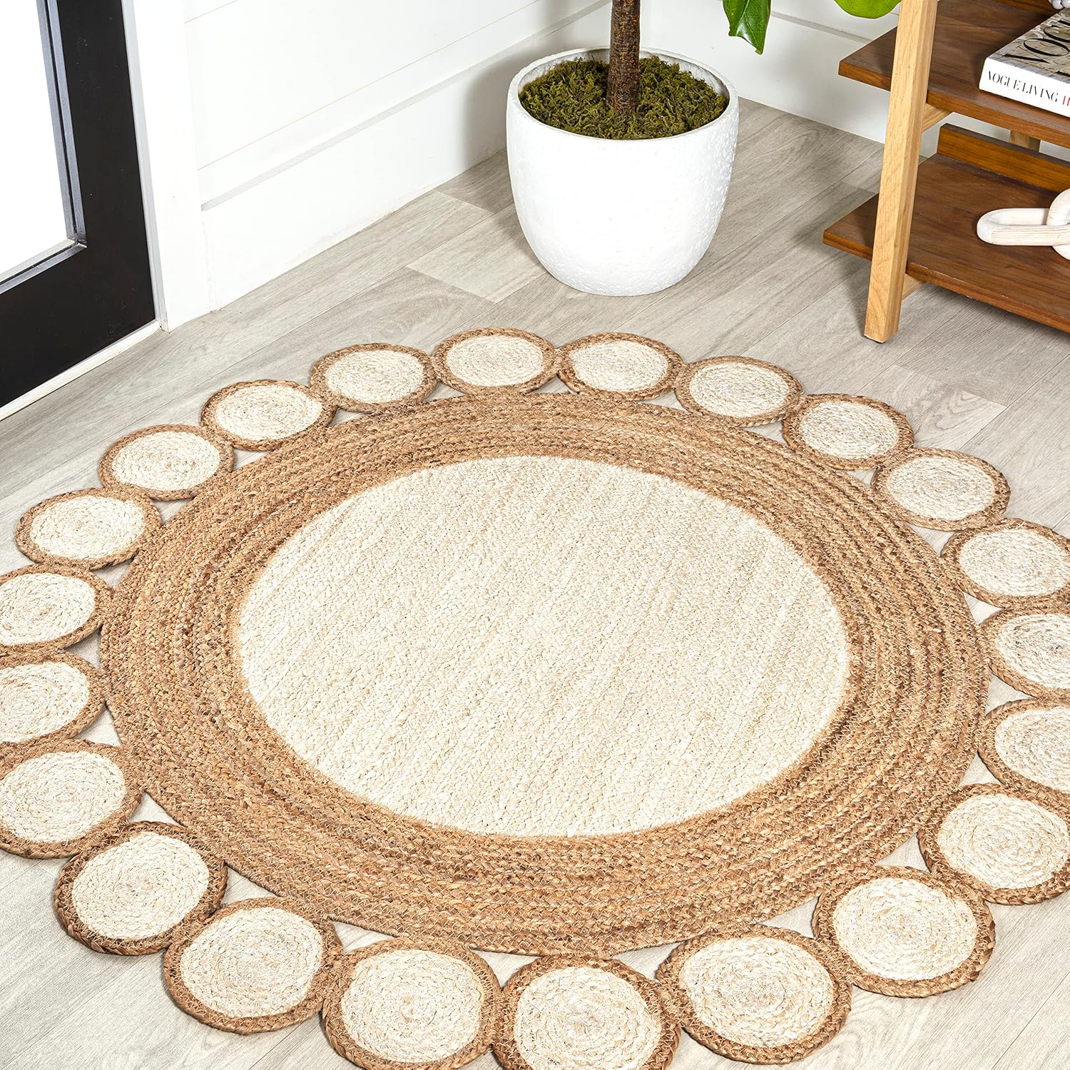 Round Area Rug With White Tikki